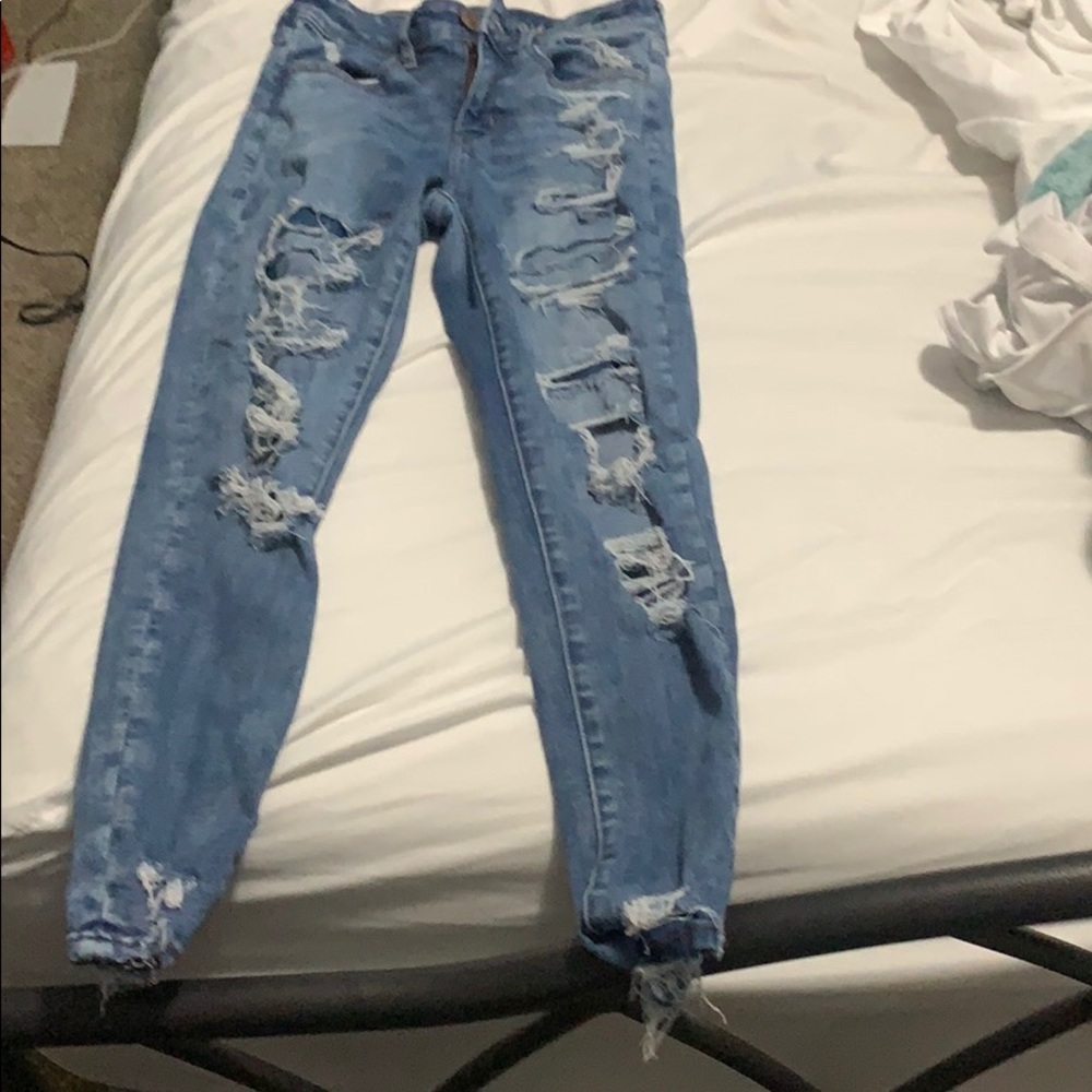 American eagle size 2 dark wash ripped jeans